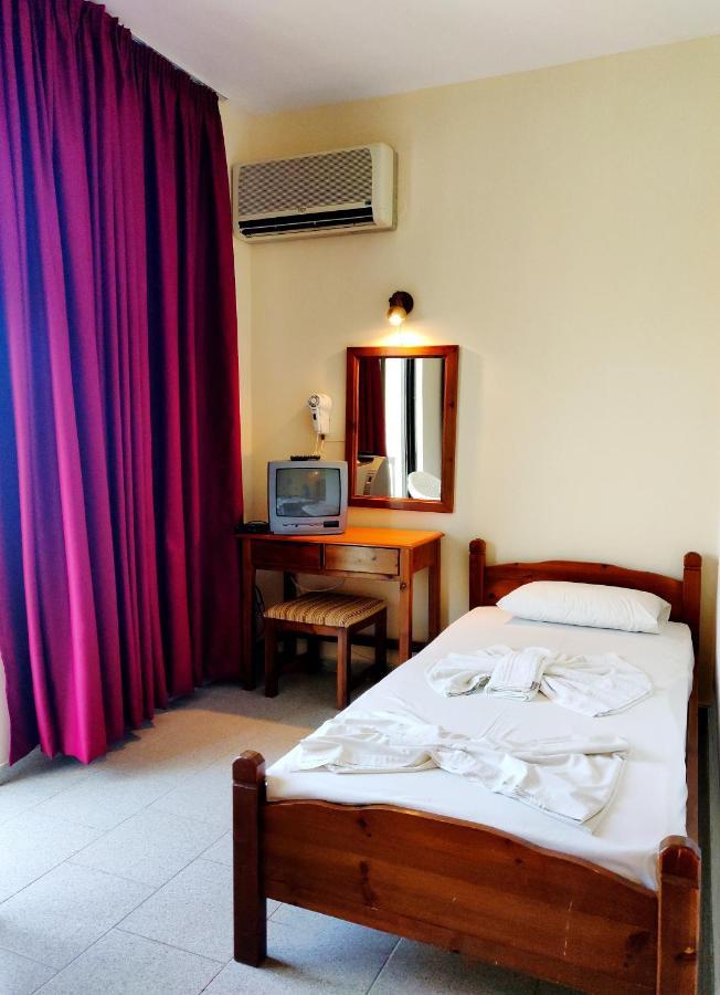 Titania Hotel Karpathos Extérieur photo